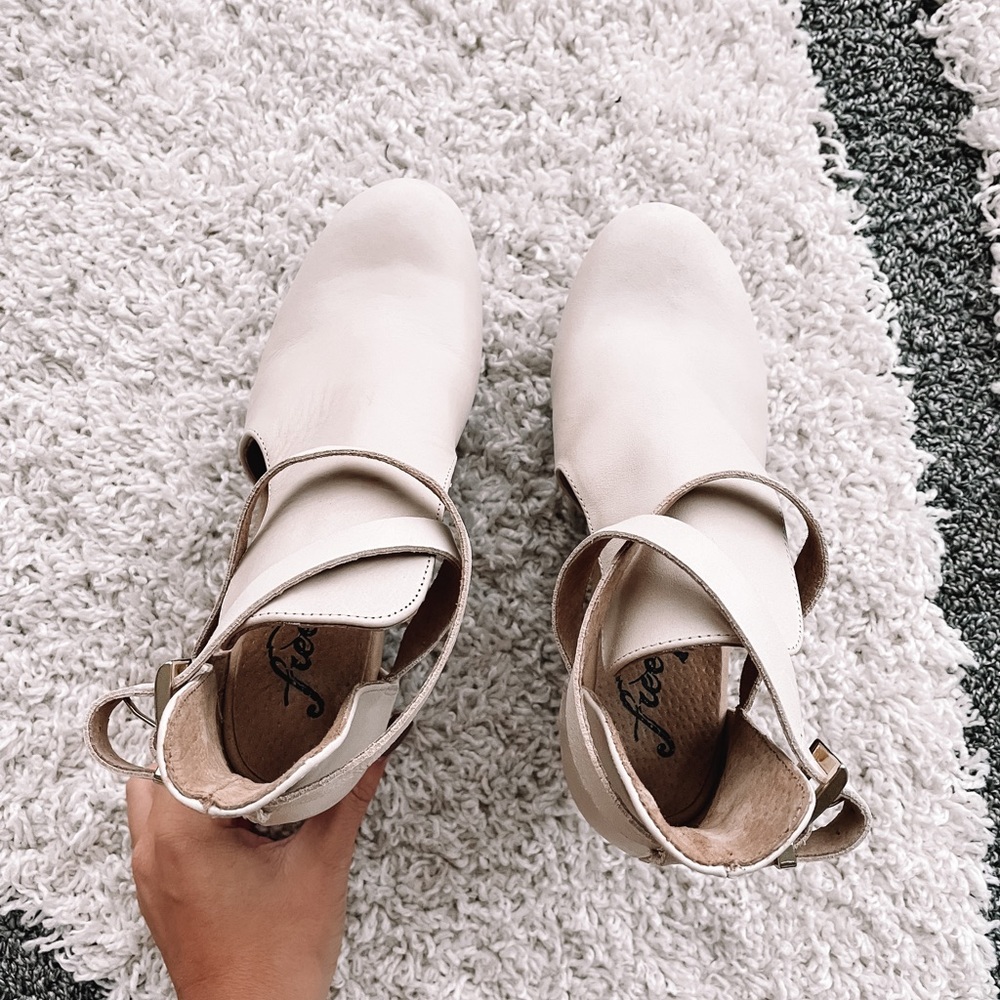 Free People Ivory Cedar Clogs!! - Picture 5 of 11